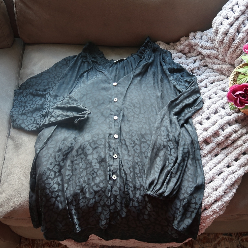 Show Me Your Mumu Leopard Print Button Down Long Sleeve Blouse Size M - Picture 2 of 4